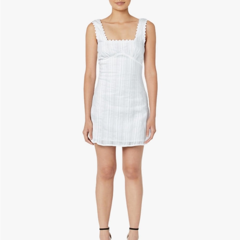☀️White Sleeveless Dress with Scalloped Edges ☀️